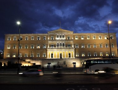 Στα πορτοκαλί η Βουλή ενάντια στην βία κατά των γυναικών